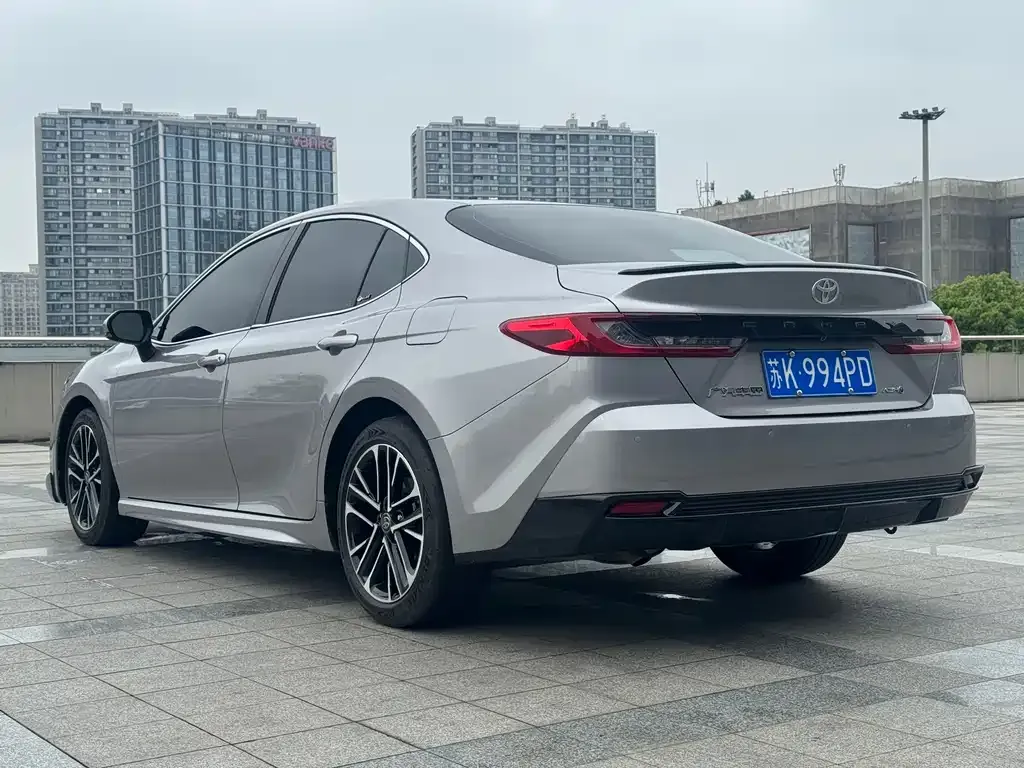 Toyota Camry — фото 4
