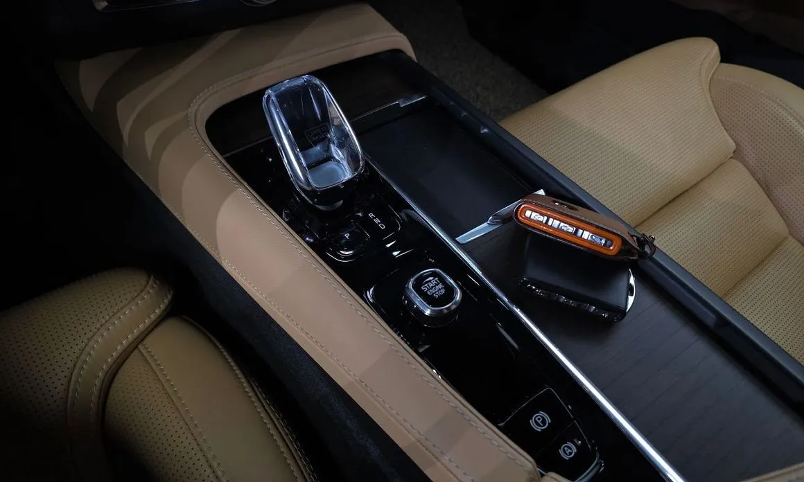 Volvo S90 2023 из KR, фото 3