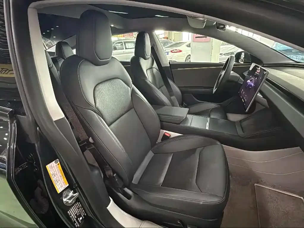 Tesla Model 3 — фото 10