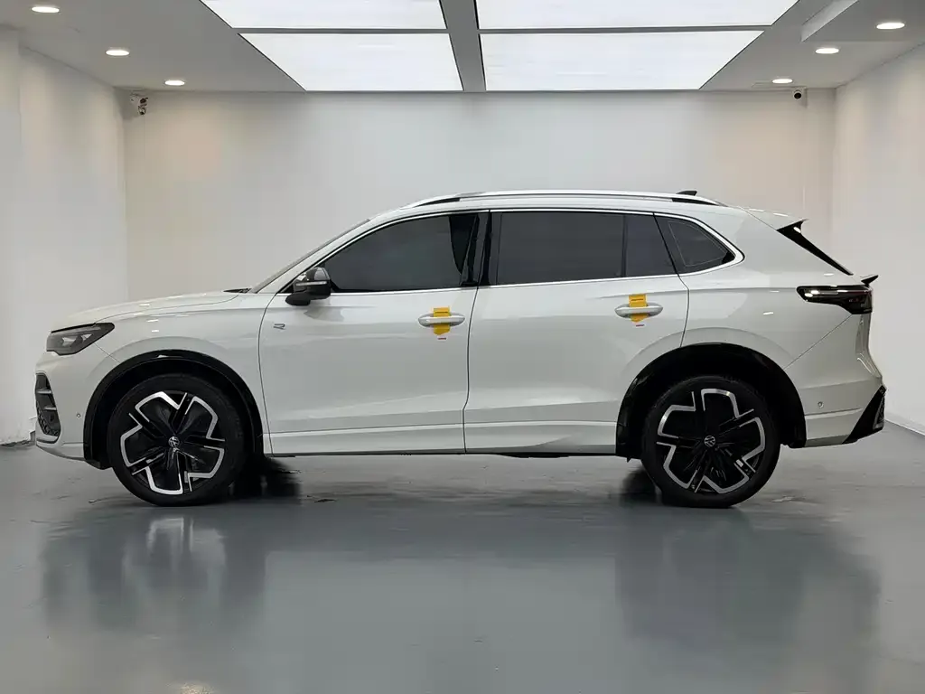 Volkswagen Tiguan L — фото 6