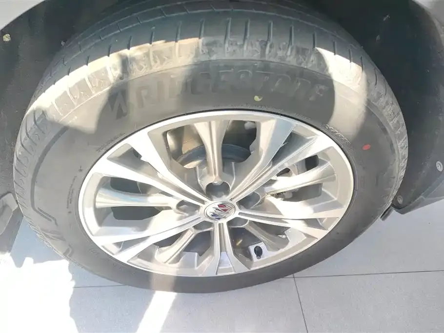 Buick Envision Plus — фото 2