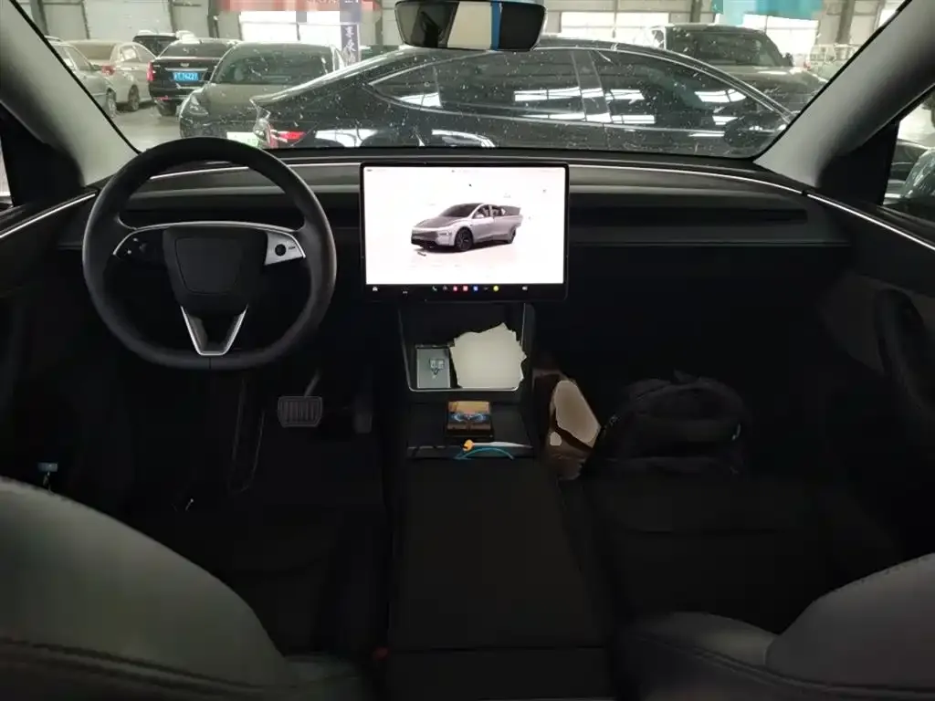 Tesla Model Y — фото 10