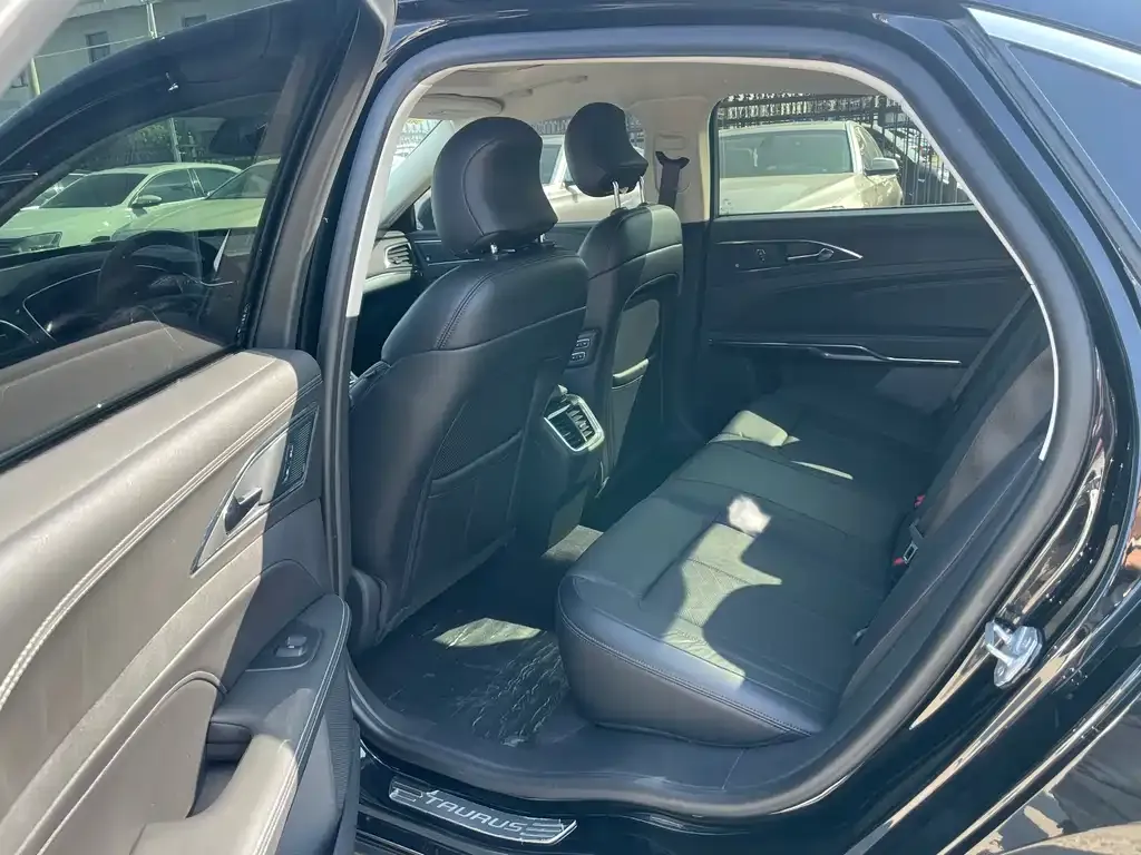Ford Taurus 2021 из CN, фото 4