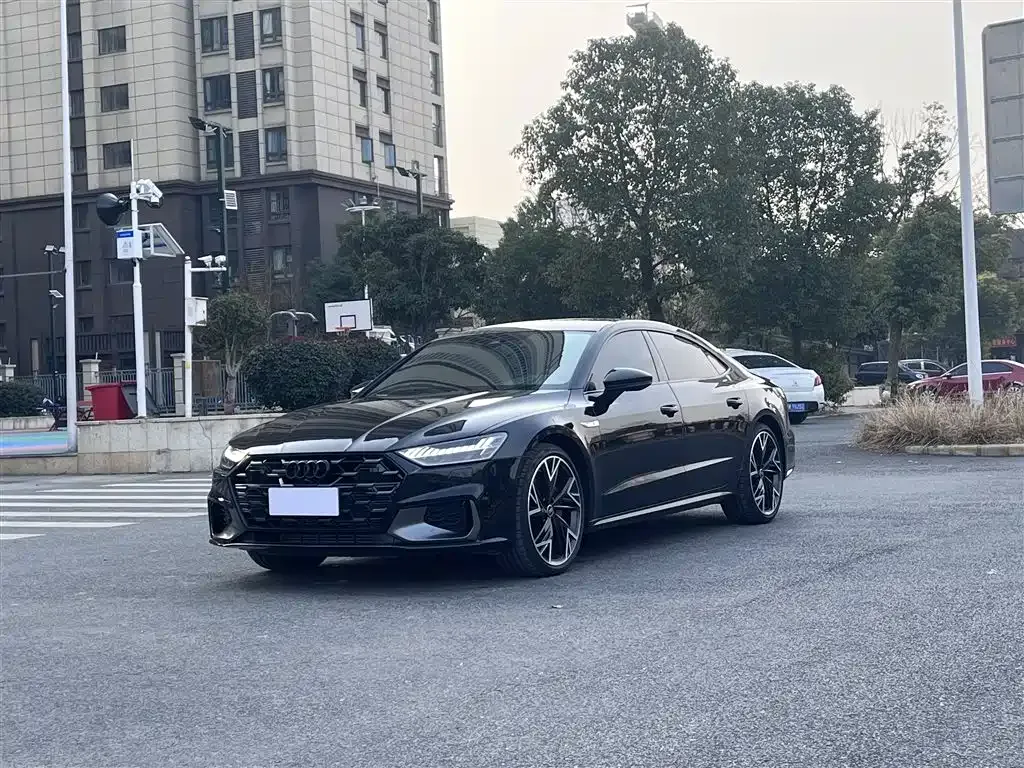 Audi A7L — фото 1
