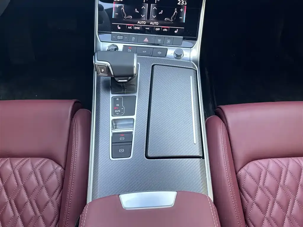 Audi A7L — фото 9