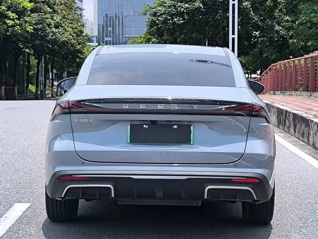 Geely Galaxy L6 — фото 2