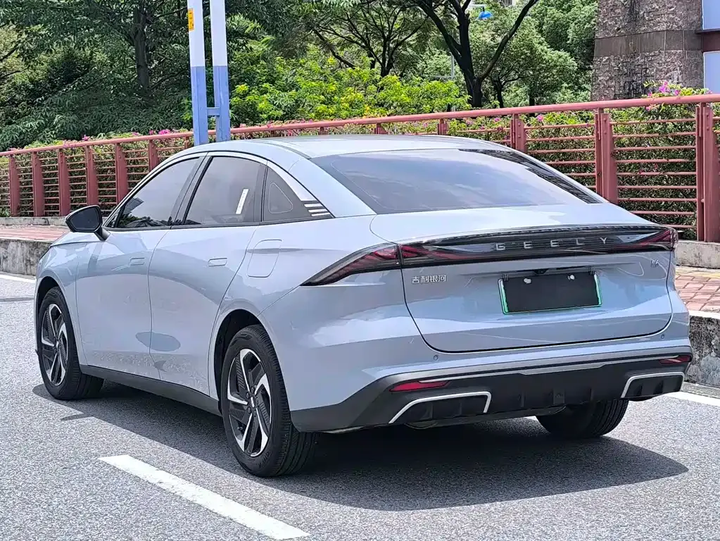 Geely Galaxy L6 — фото 9