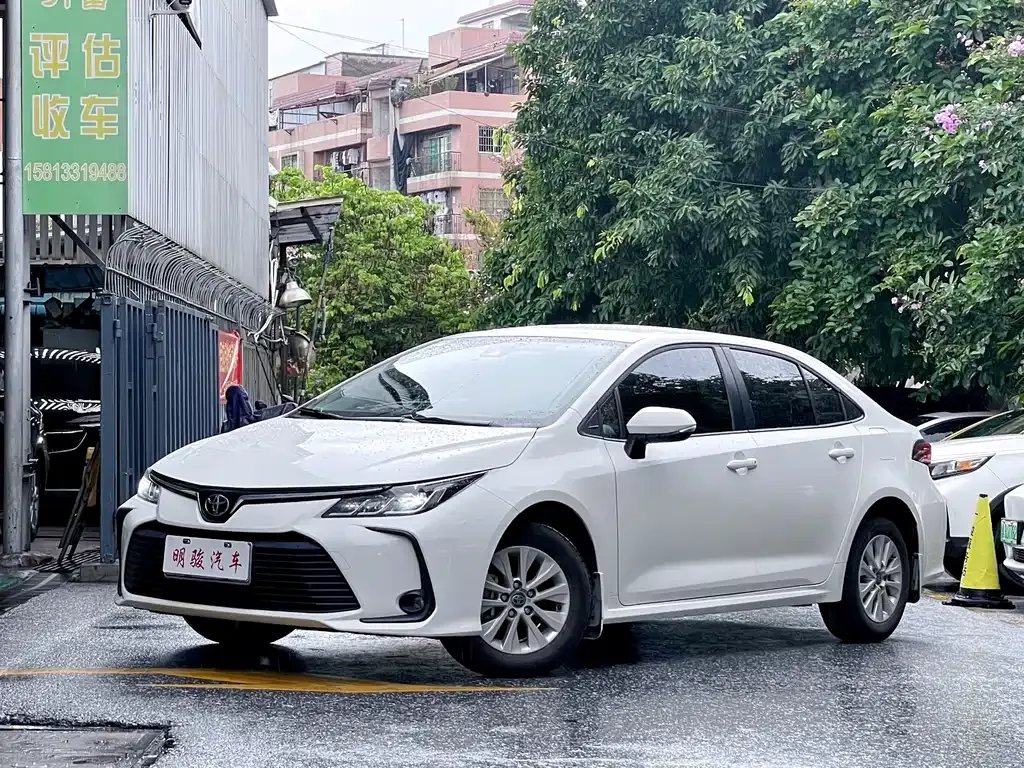 Toyota Corolla — фото 1