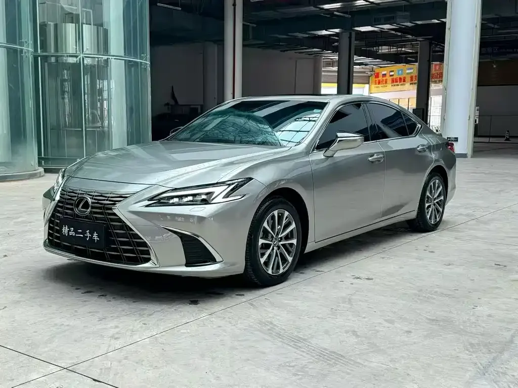 Lexus ES — фото 1