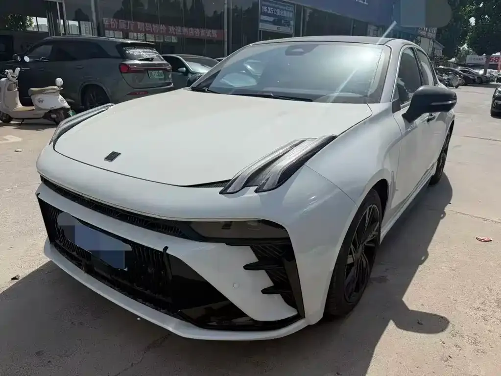 Lynk & Co 03