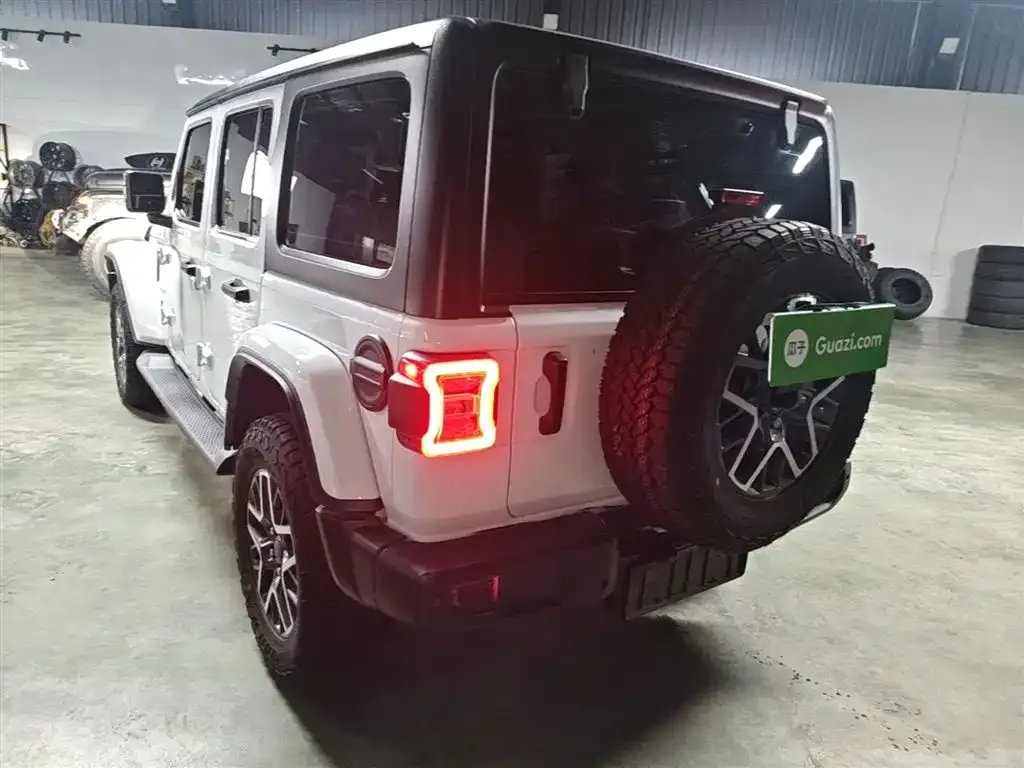Jeep Wrangler — фото 7