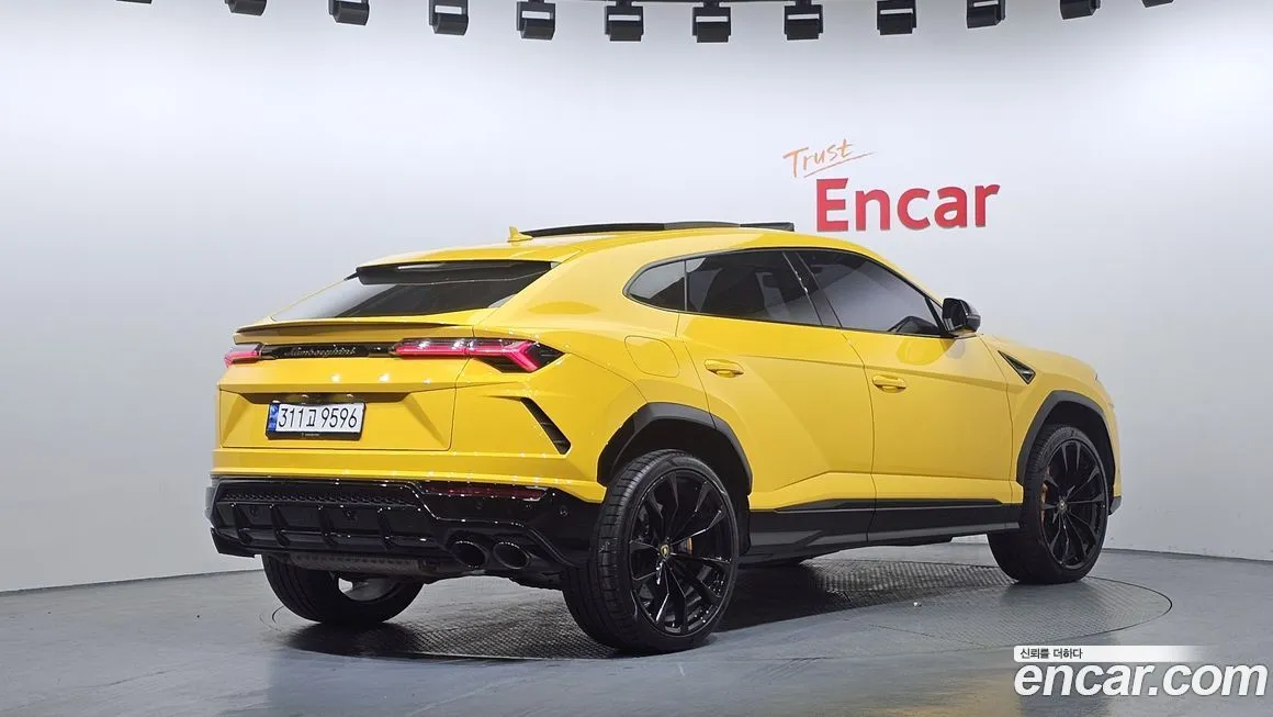 Lamborghini Urus — фото 6