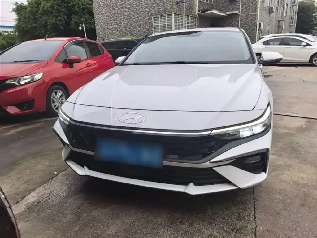 Hyundai Elantra — фото 7