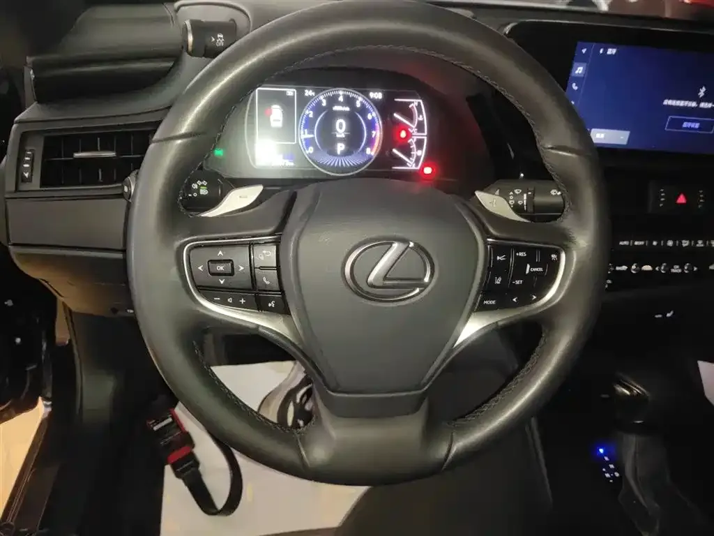 Lexus ES — фото 10