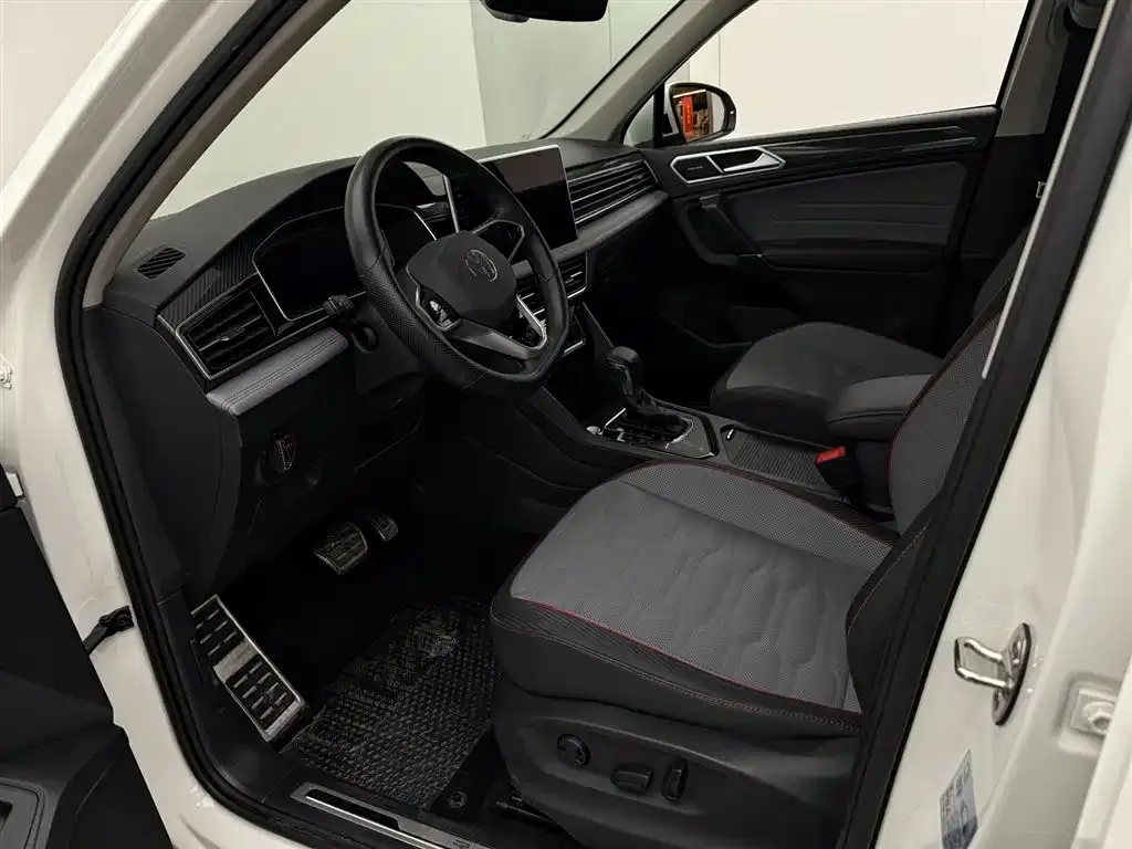 Volkswagen Tiguan L — фото 2