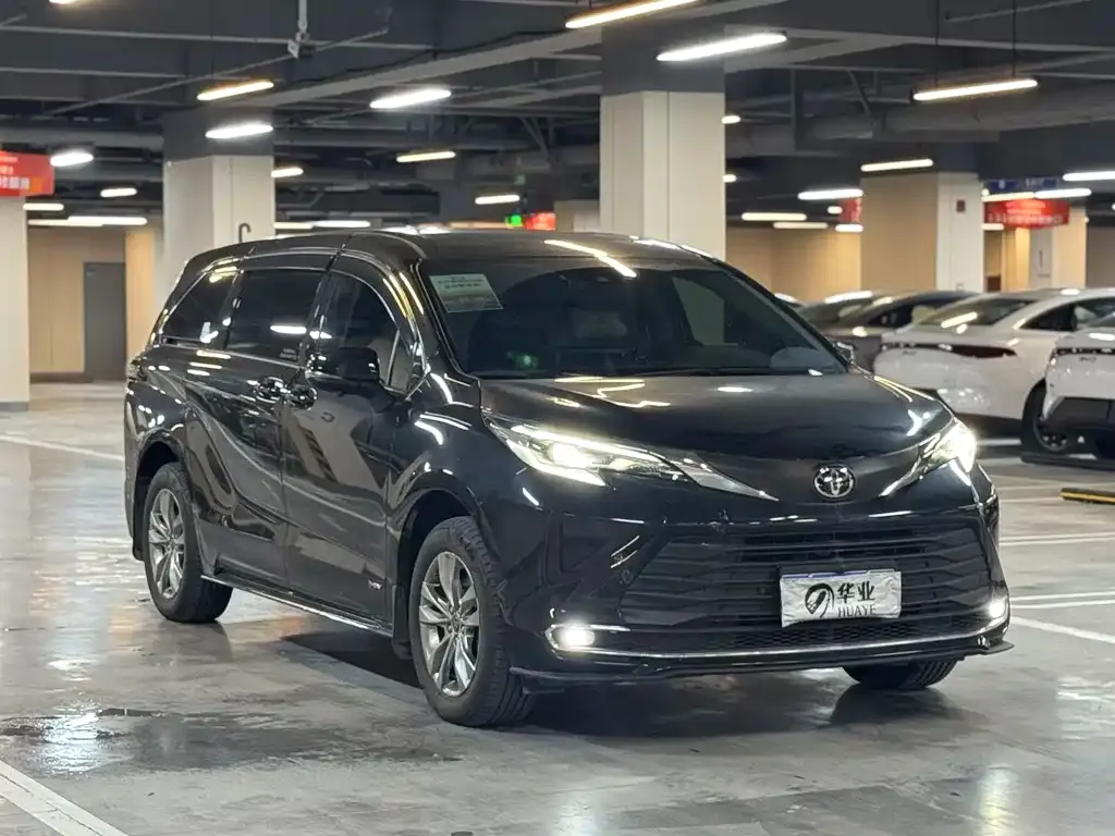 Toyota Sienna — фото 10