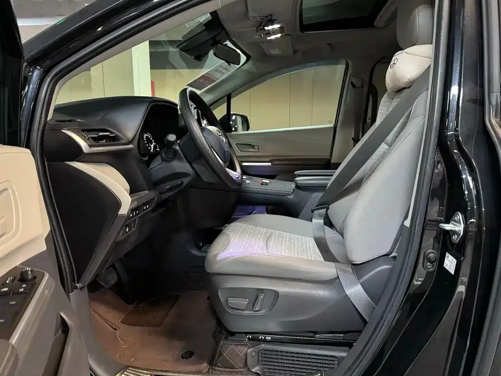 Toyota Sienna — фото 4