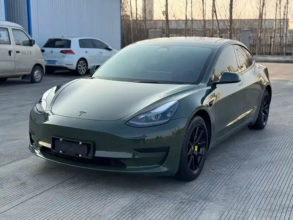 Tesla Model 3 — фото 1