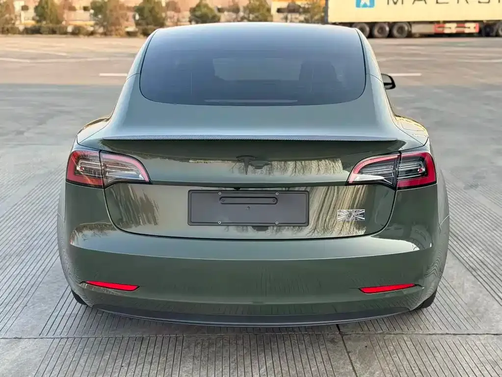 Tesla Model 3 — фото 9