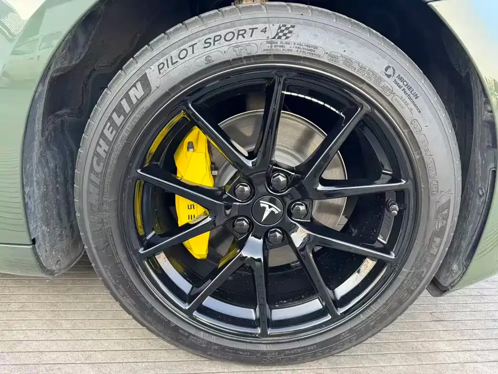Tesla Model 3 — фото 10