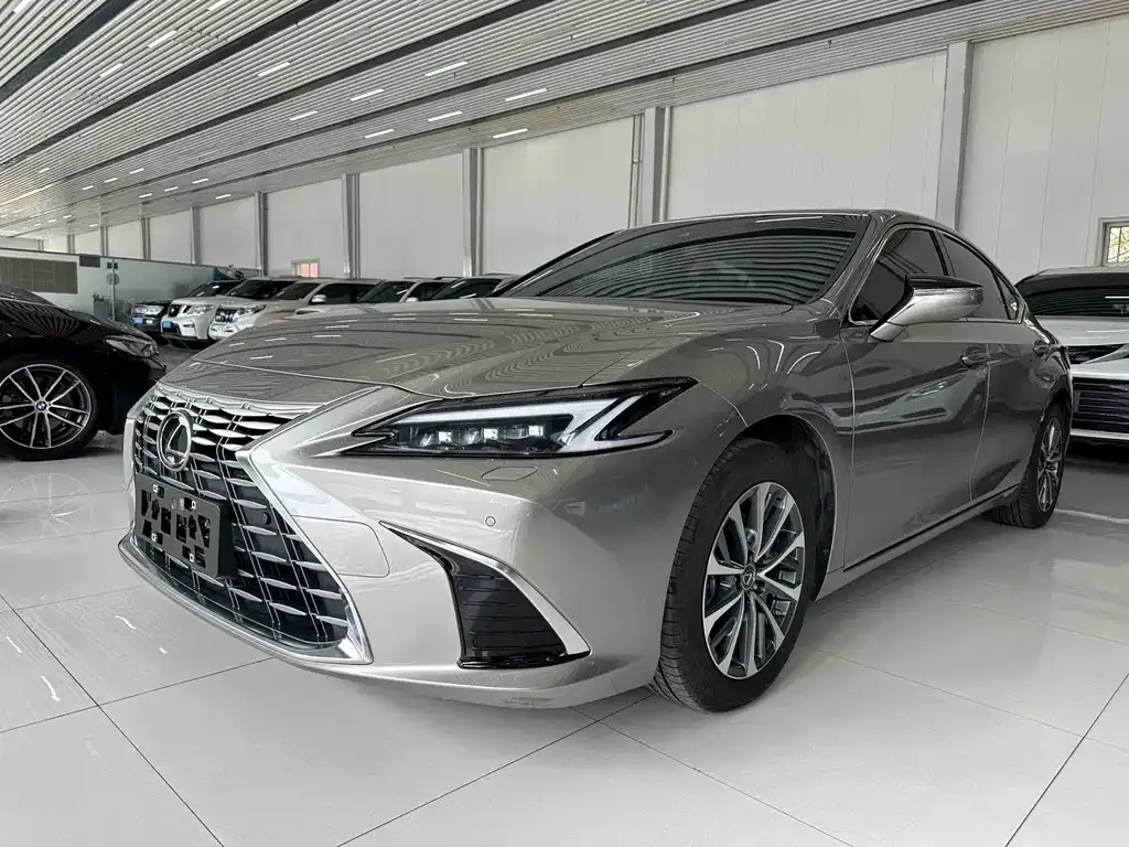 Lexus ES — фото 1
