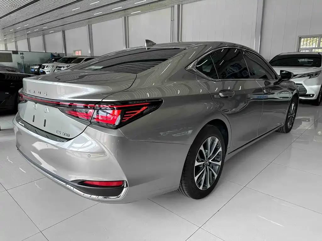 Lexus ES — фото 5