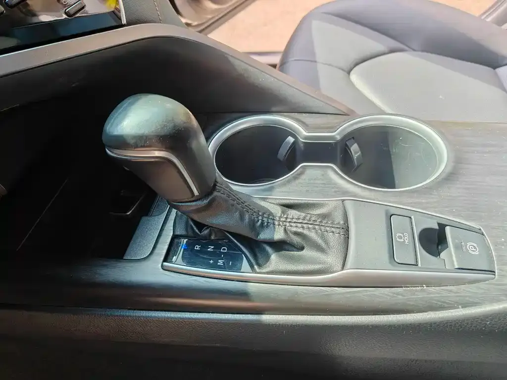 Toyota Camry 2023 из CN, фото 2