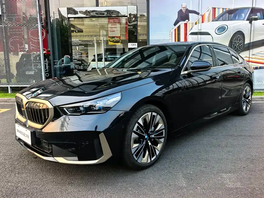 BMW 5 Series — фото 1