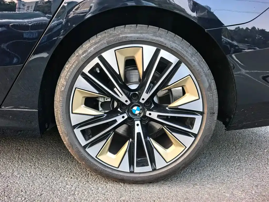 BMW 5 Series — фото 10