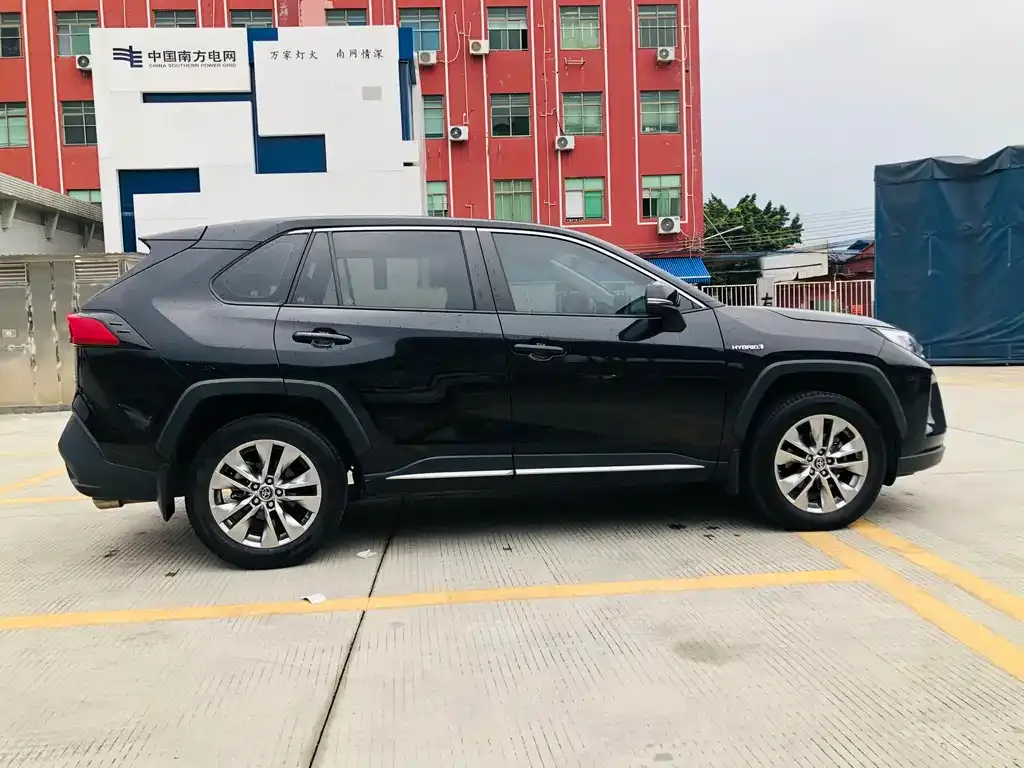 Toyota Wildlander — фото 8