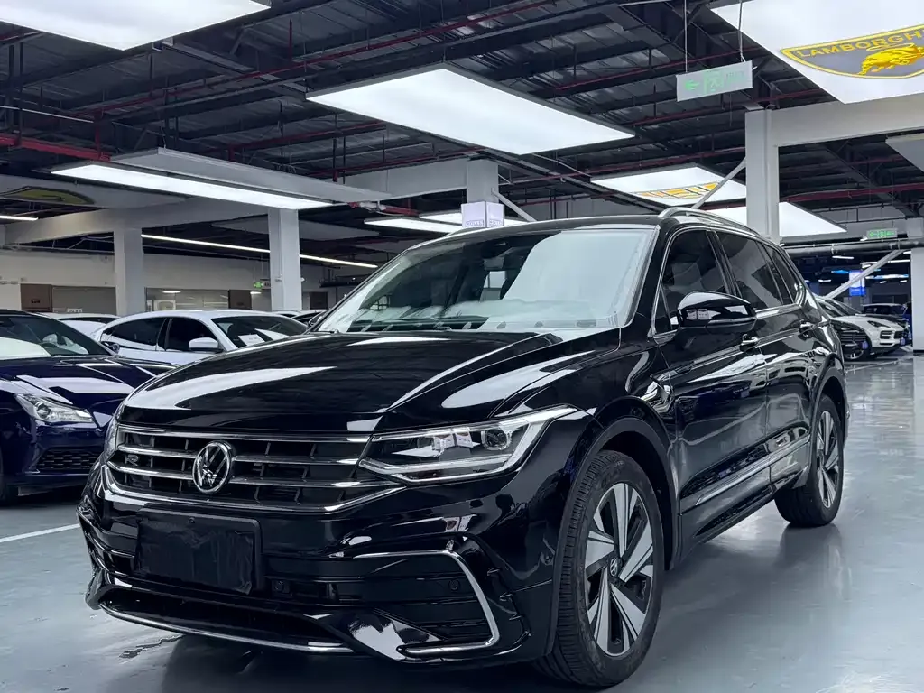 Volkswagen Tiguan L — фото 1
