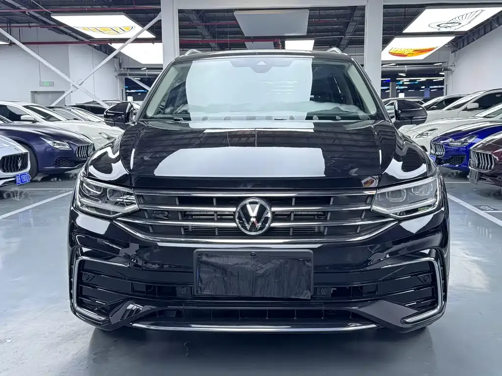 Volkswagen Tiguan L — фото 8