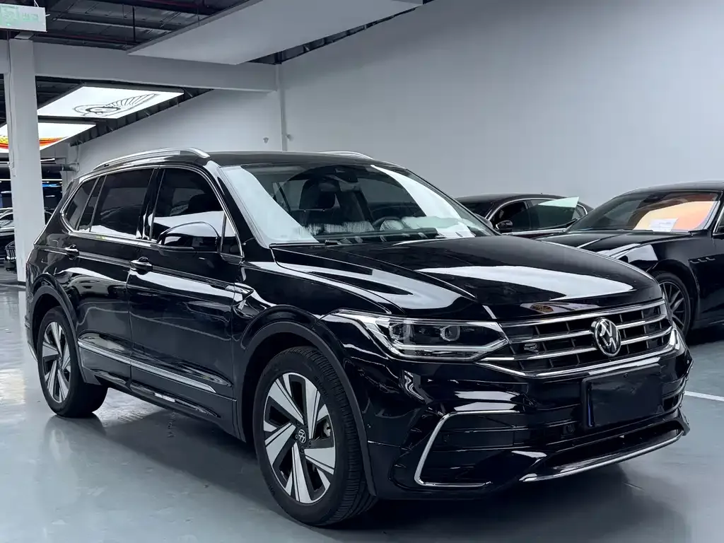 Volkswagen Tiguan L — фото 9