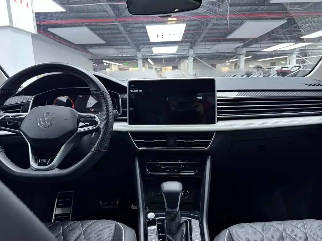 Volkswagen Tiguan L — фото 3