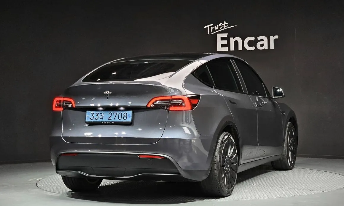Tesla Model Y — фото 8