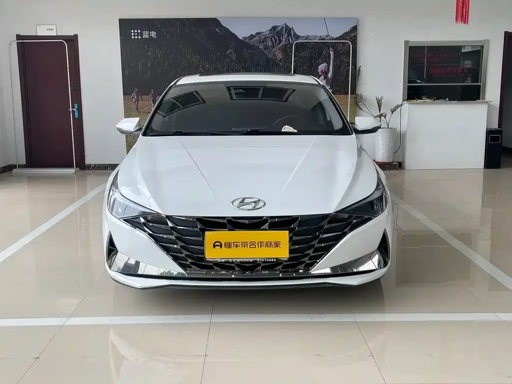 Hyundai Elantra — фото 5