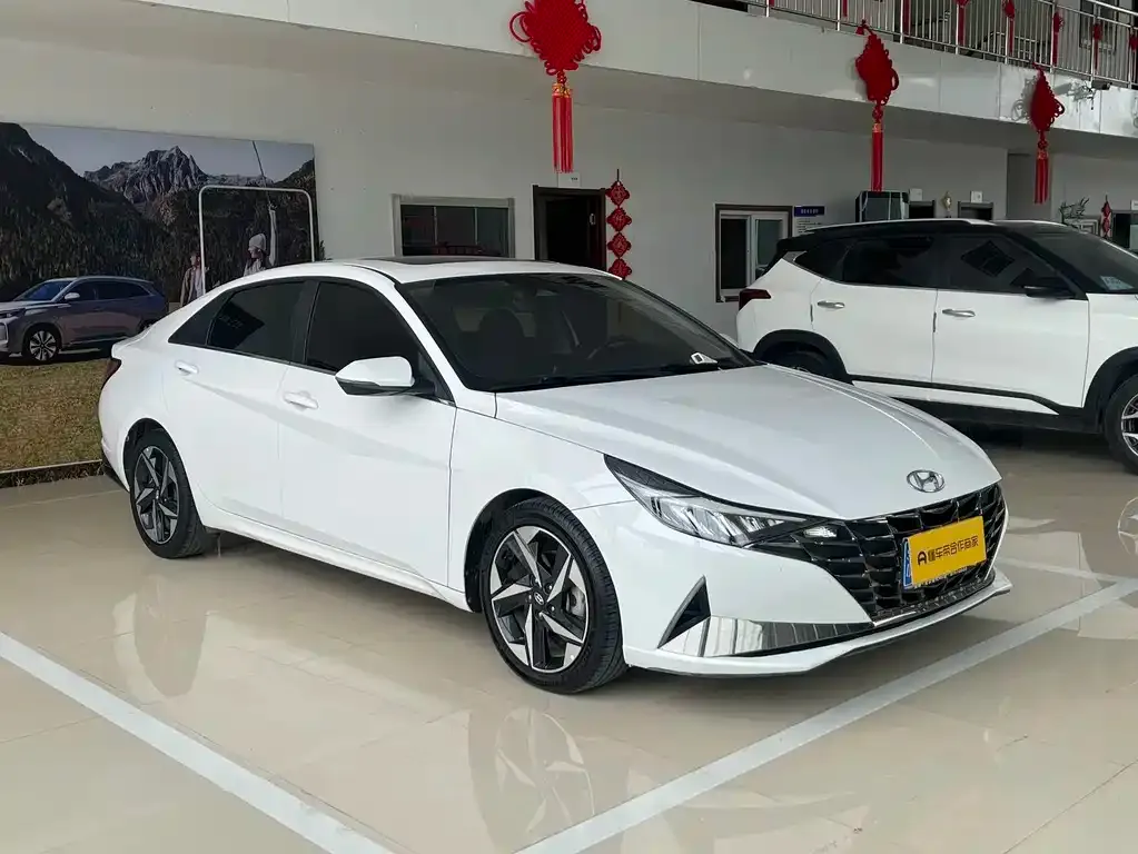 Hyundai Elantra — фото 3