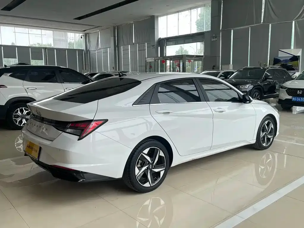 Hyundai Elantra — фото 7