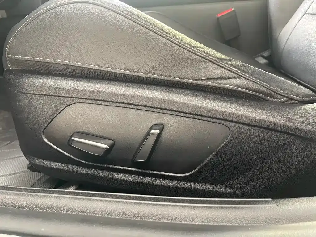 Hyundai Elantra — фото 10