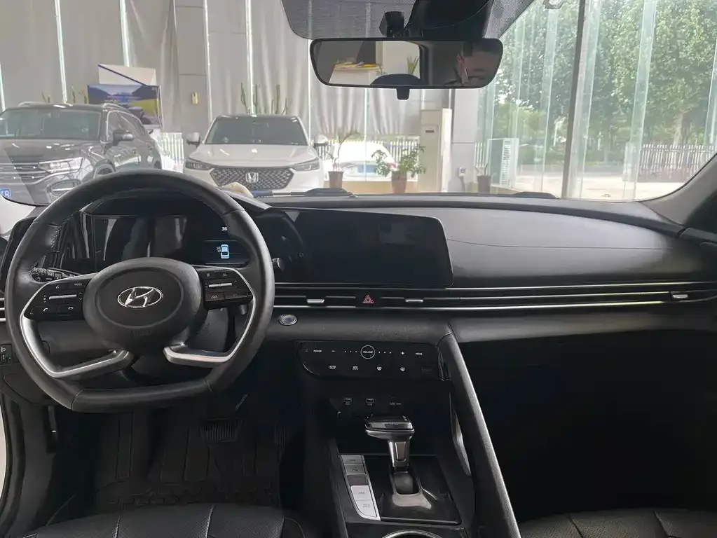 Hyundai Elantra — фото 4
