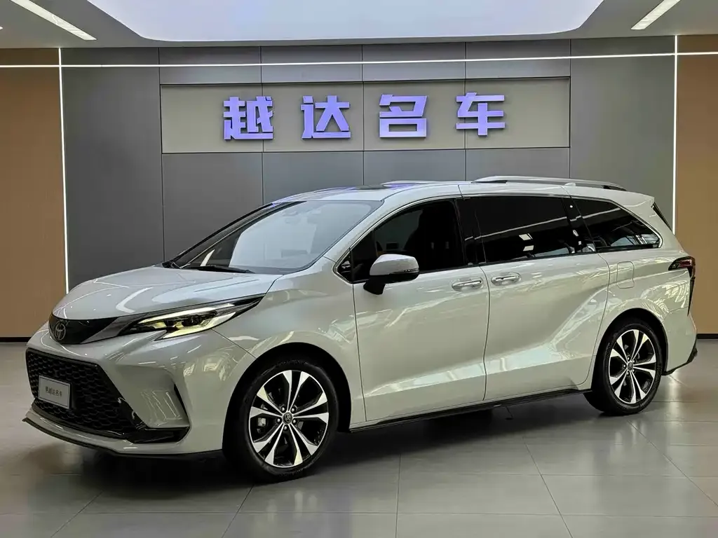 Toyota Granvia — фото 1