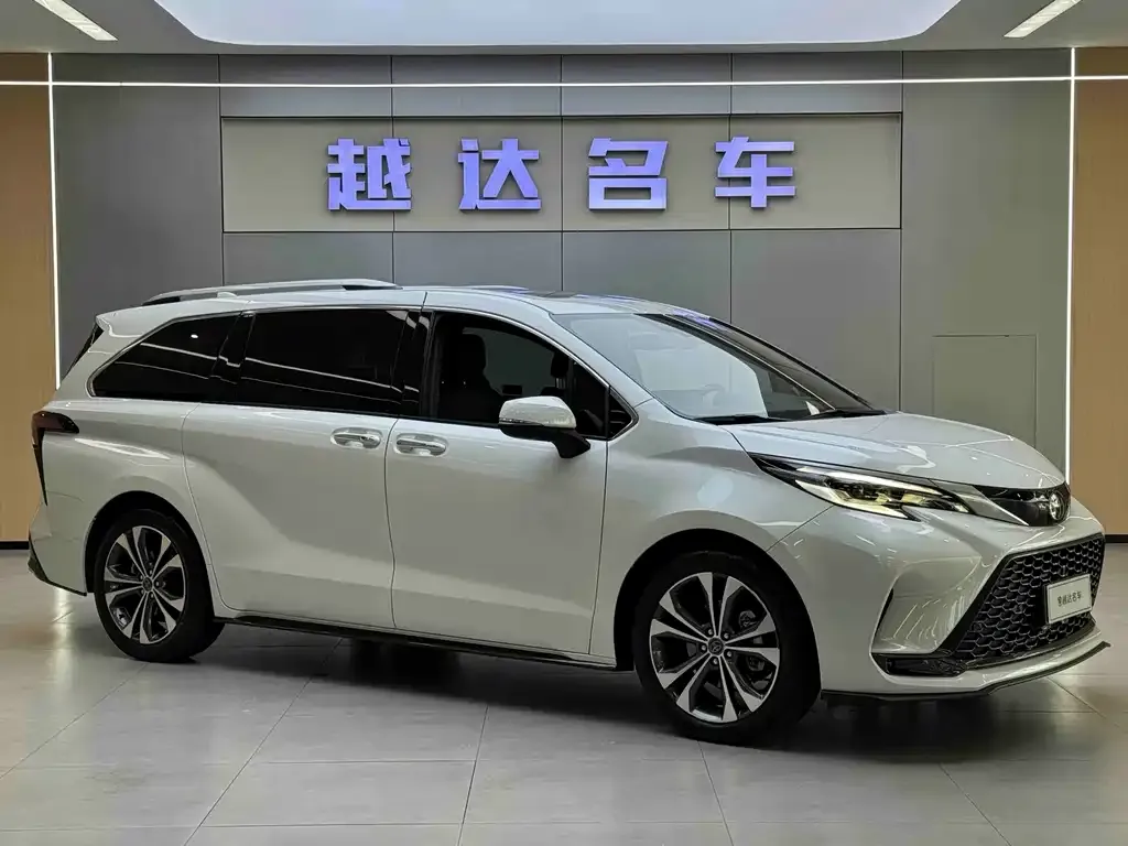 Toyota Granvia — фото 3