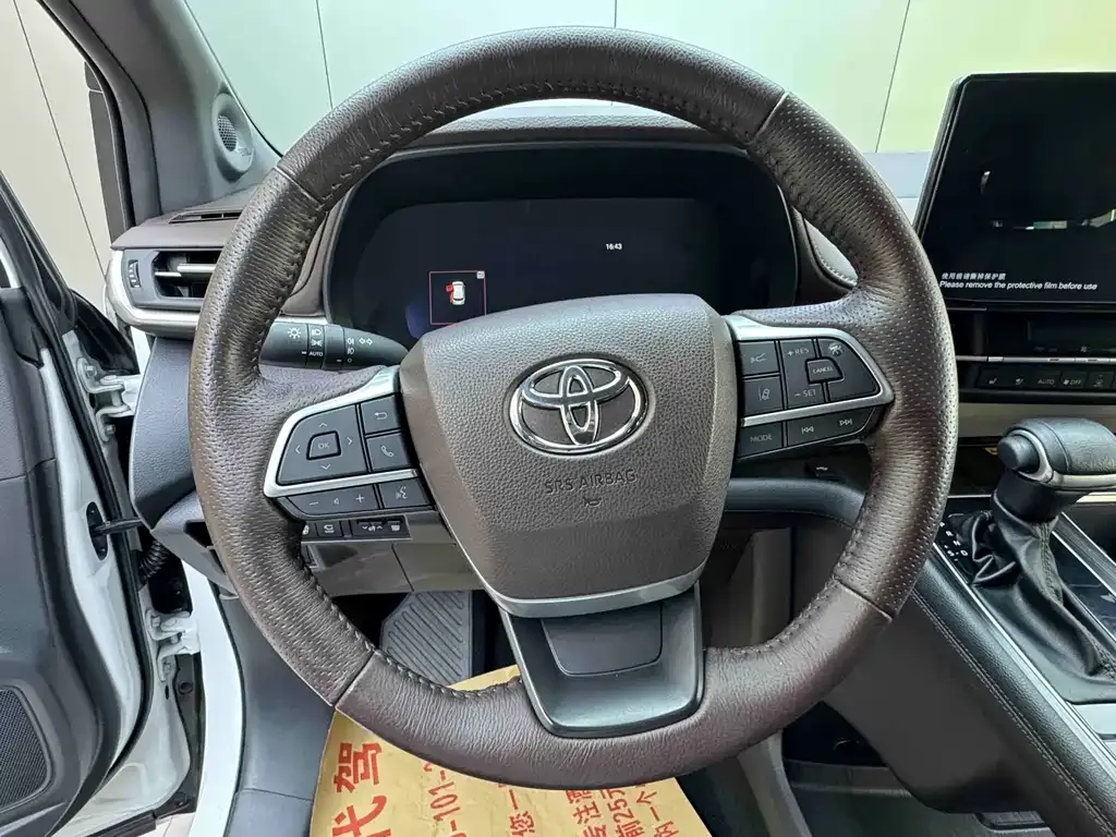 Toyota Granvia — фото 10