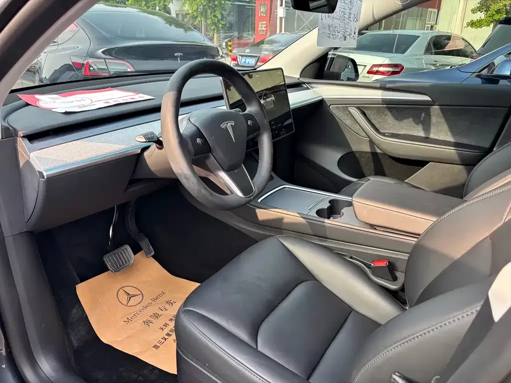 Tesla Model Y — фото 6