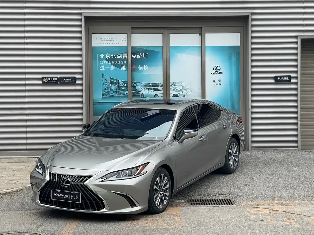 Lexus ES — фото 1