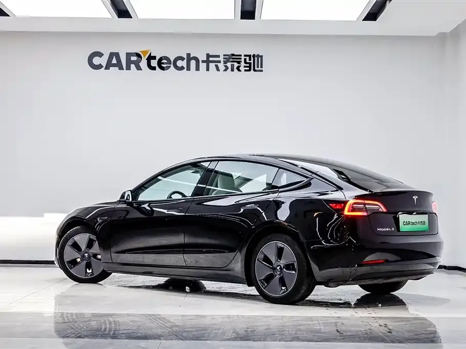 Tesla Model 3 — фото 9
