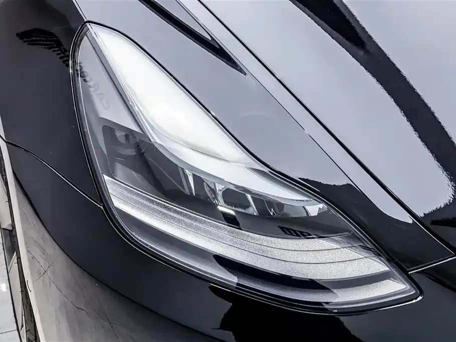 Tesla Model 3 — фото 10