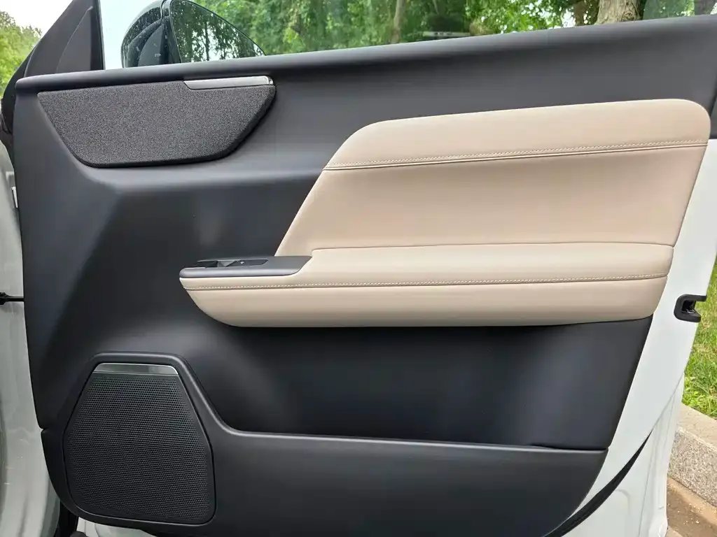 Volvo XC70 Plug-in Hybrid 2026 из CN, фото 5