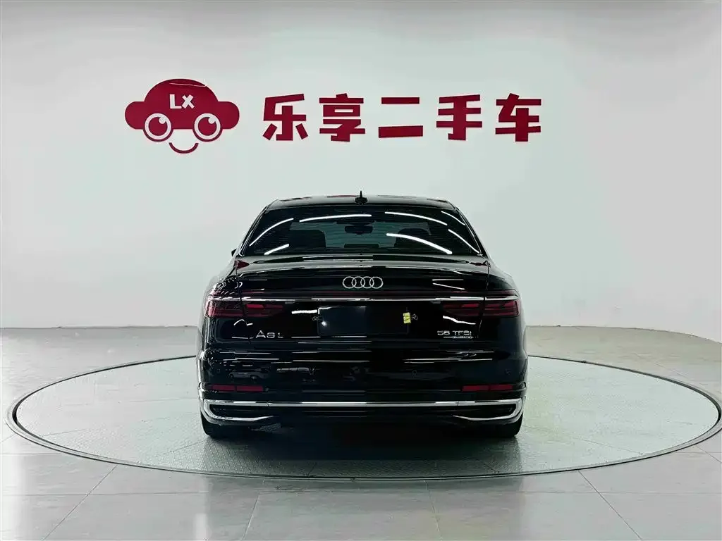 Audi A8 — фото 2
