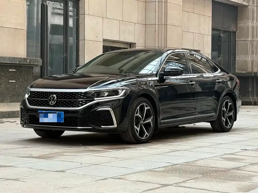 Volkswagen Passat — фото 1